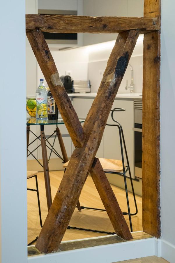 Designer In One Of Lisbon's Trendiest Quarters Apartment