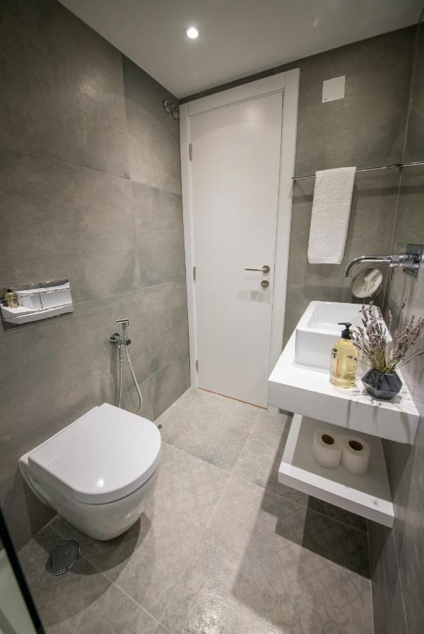 Apartment Designer In One Of Lisbon's Trendiest Quarters *