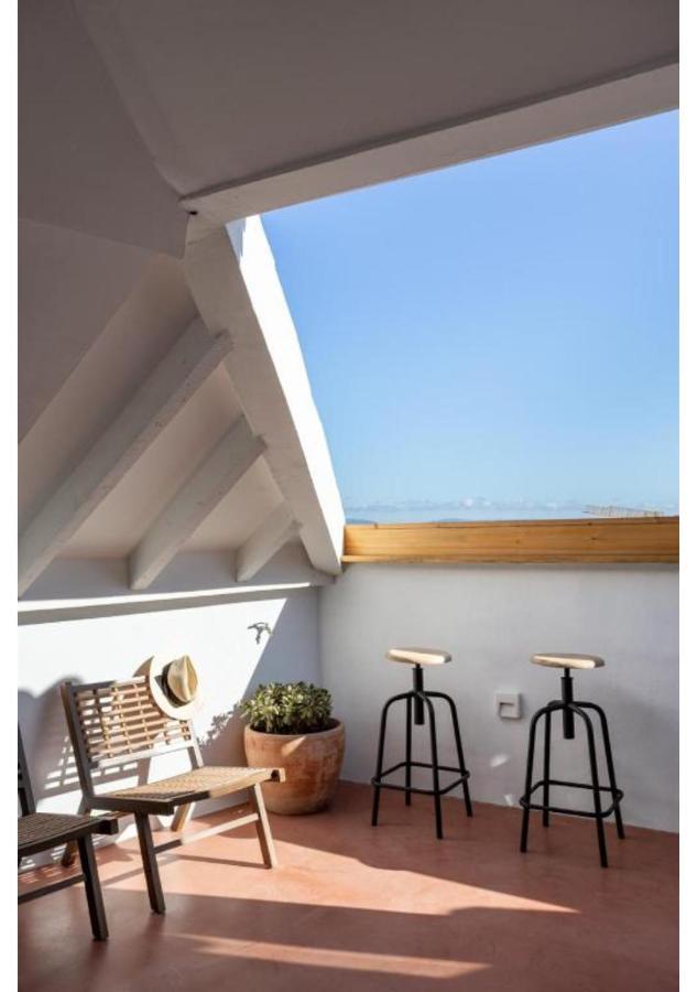 Joivy Big 6br House With Terrace In Santa Catarina Lisboa