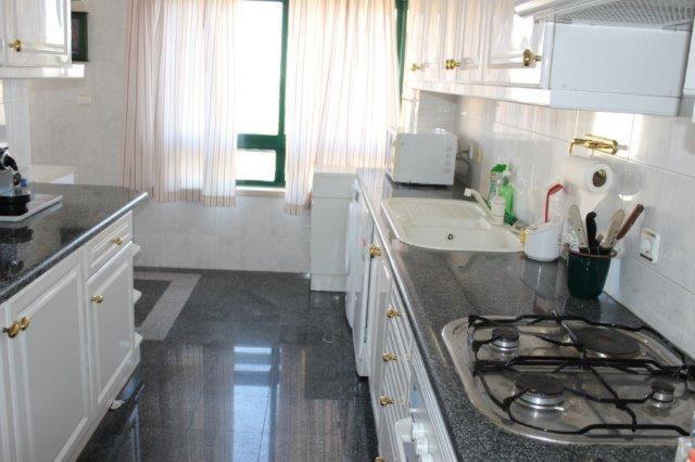 Espaçoso Apartamento Junto Ao Metro