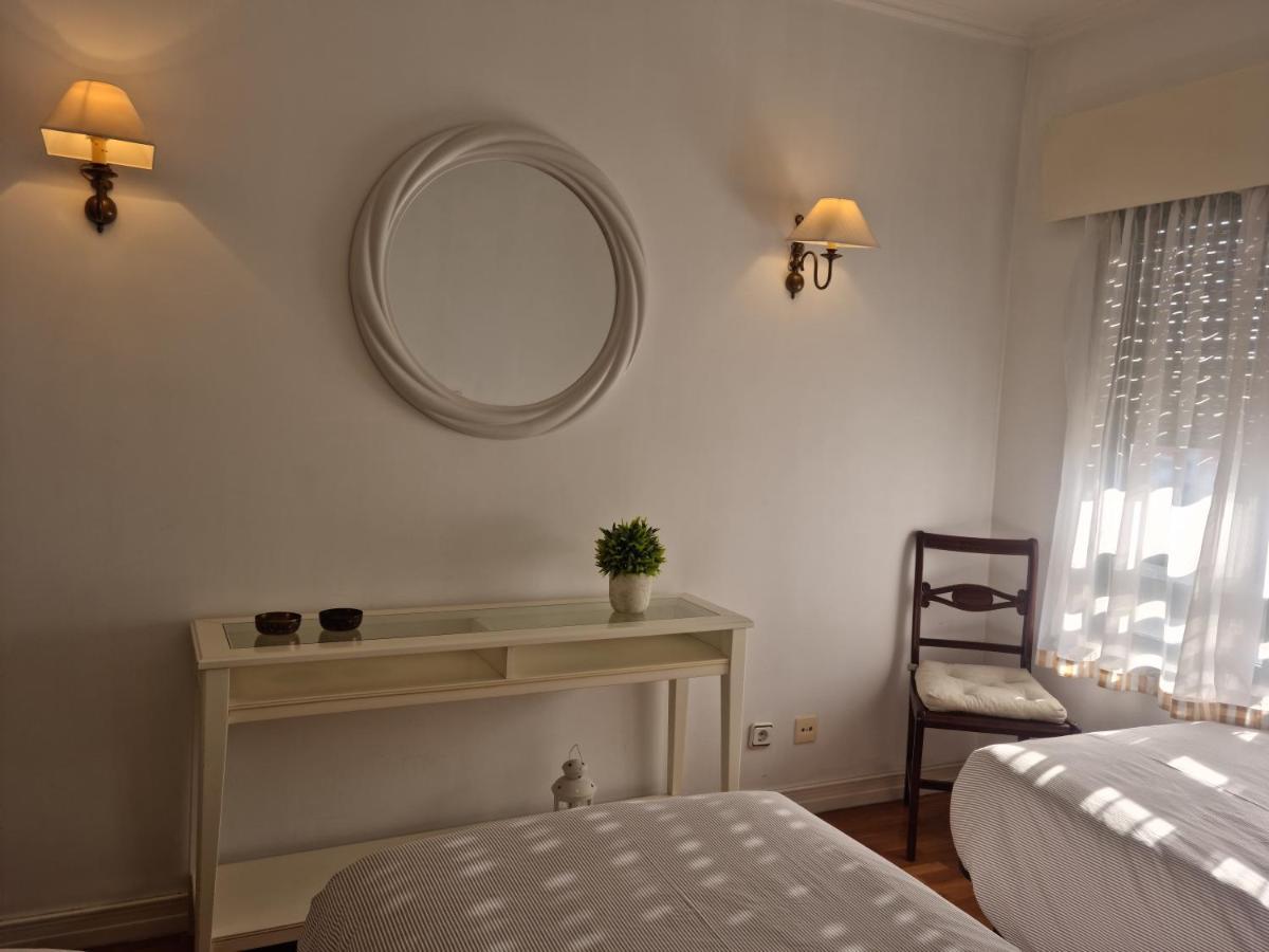 Espaçoso Apartamento Junto Ao Metro *