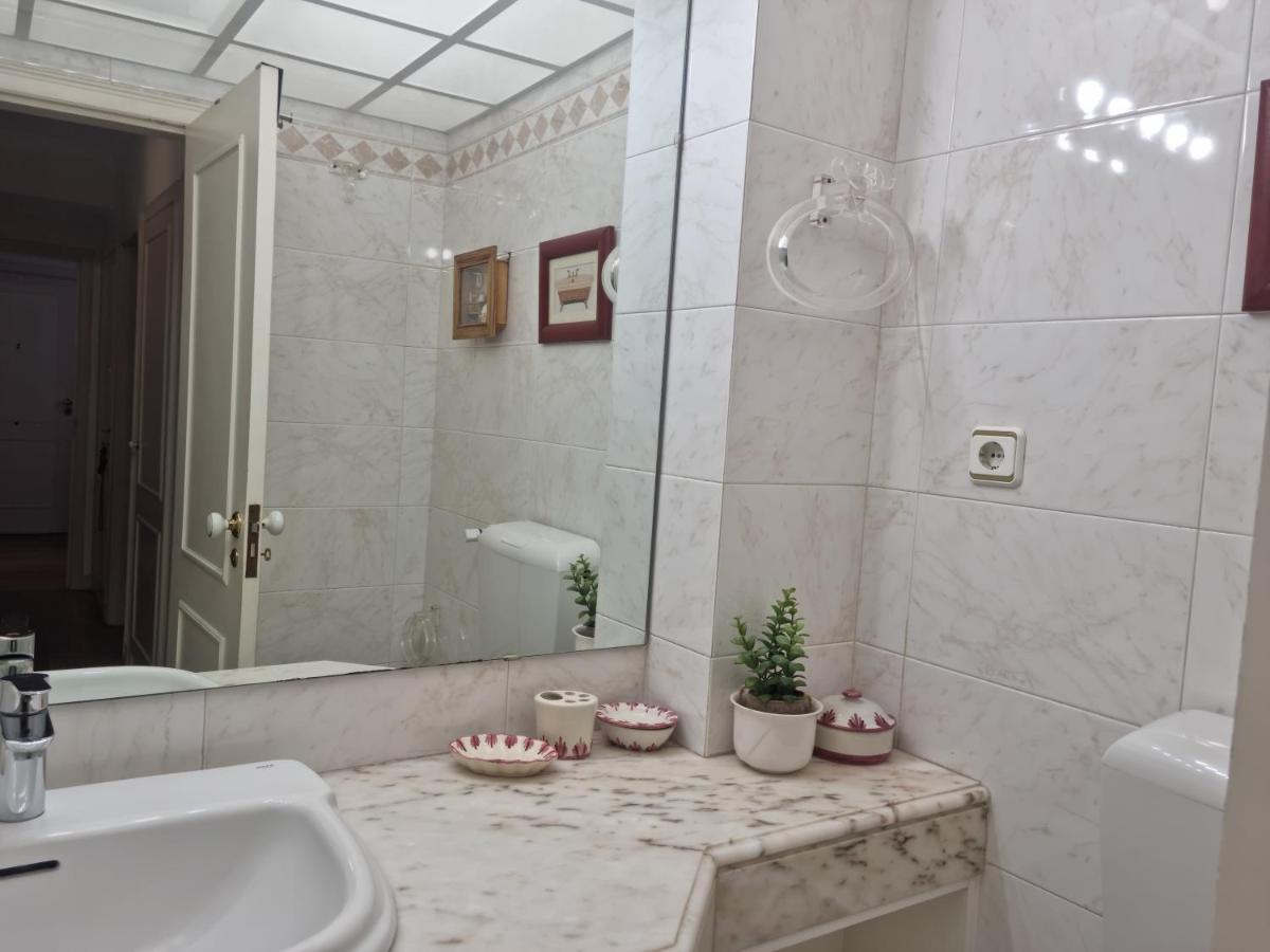 Espaçoso Apartamento Junto Ao Metro Appartement