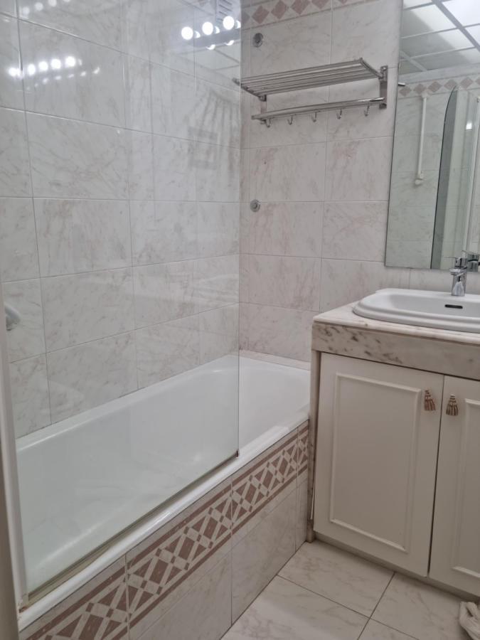 Espaçoso Apartamento Junto Ao Metro * Lisboa
