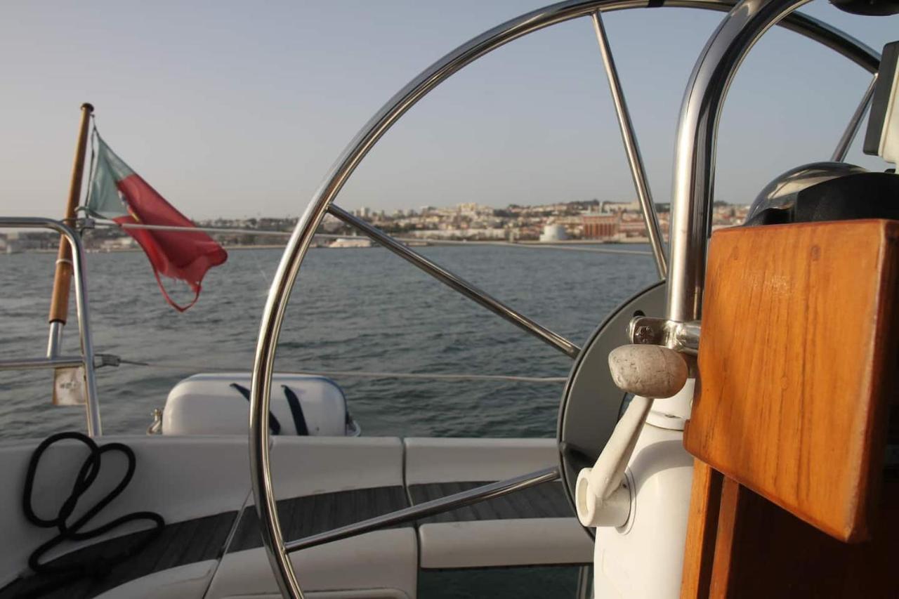 In A Boat - * Lissabon