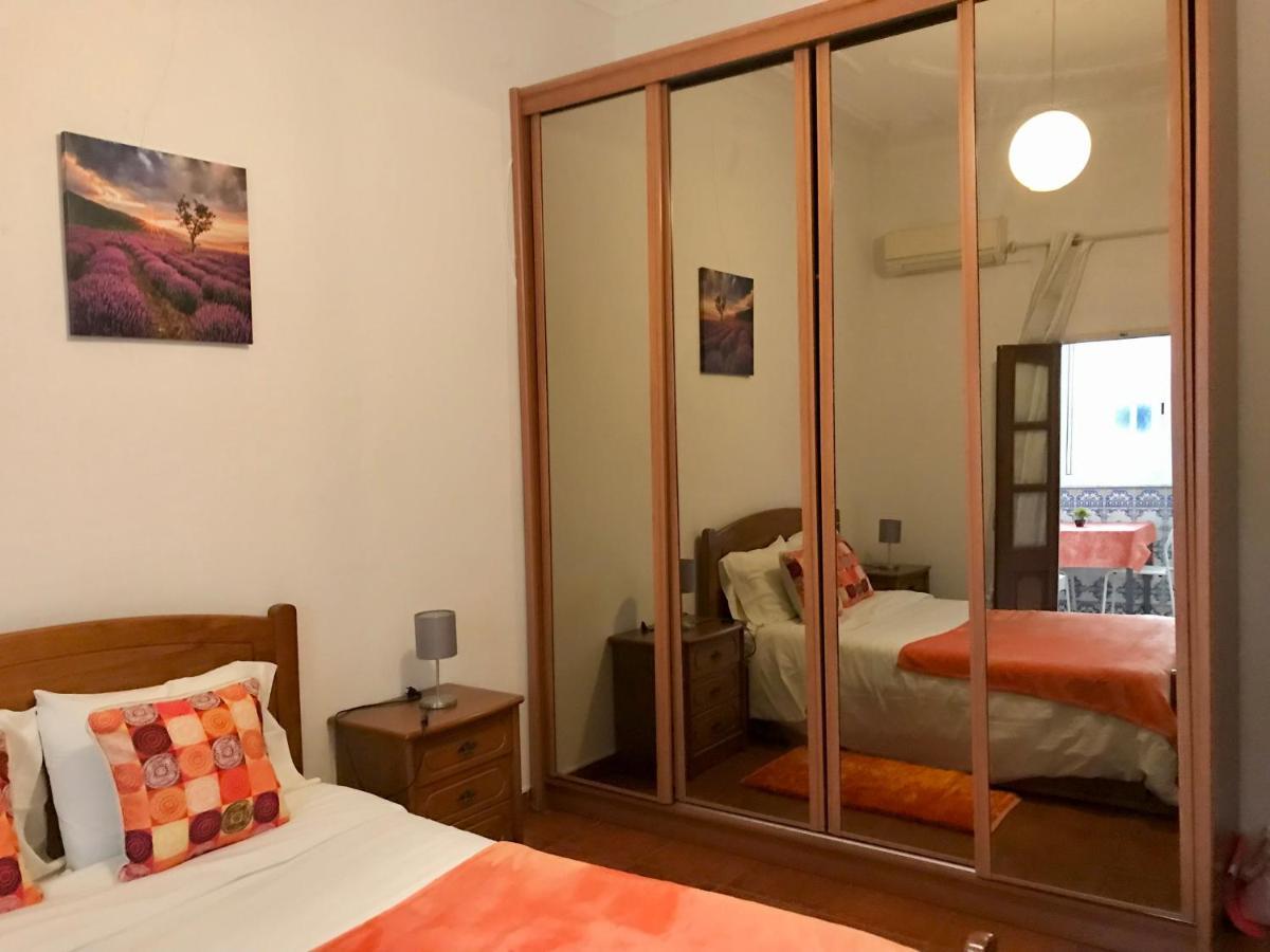 Bedroom Orange Séjour chez l'habitant