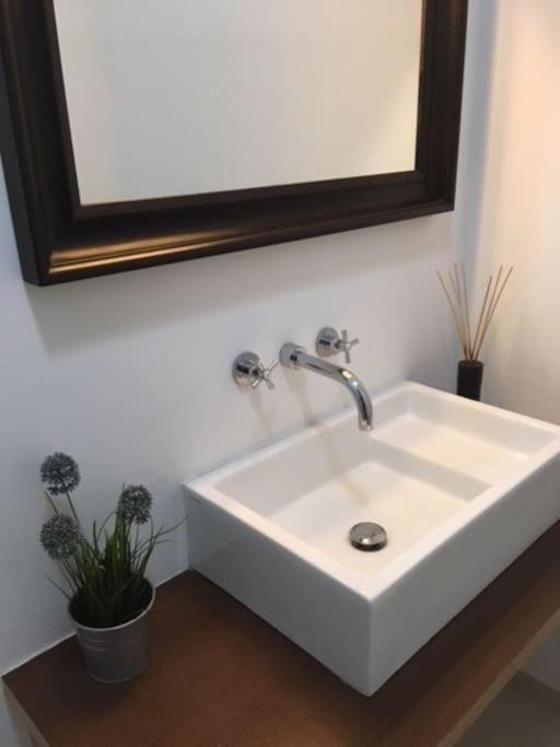Quarto em Acomodações Particulares Charming Private Wc & Balcony *