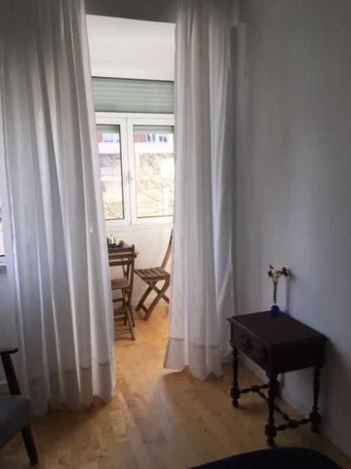 Quarto em Acomodações Particulares Charming Private Wc & Balcony Lisboa