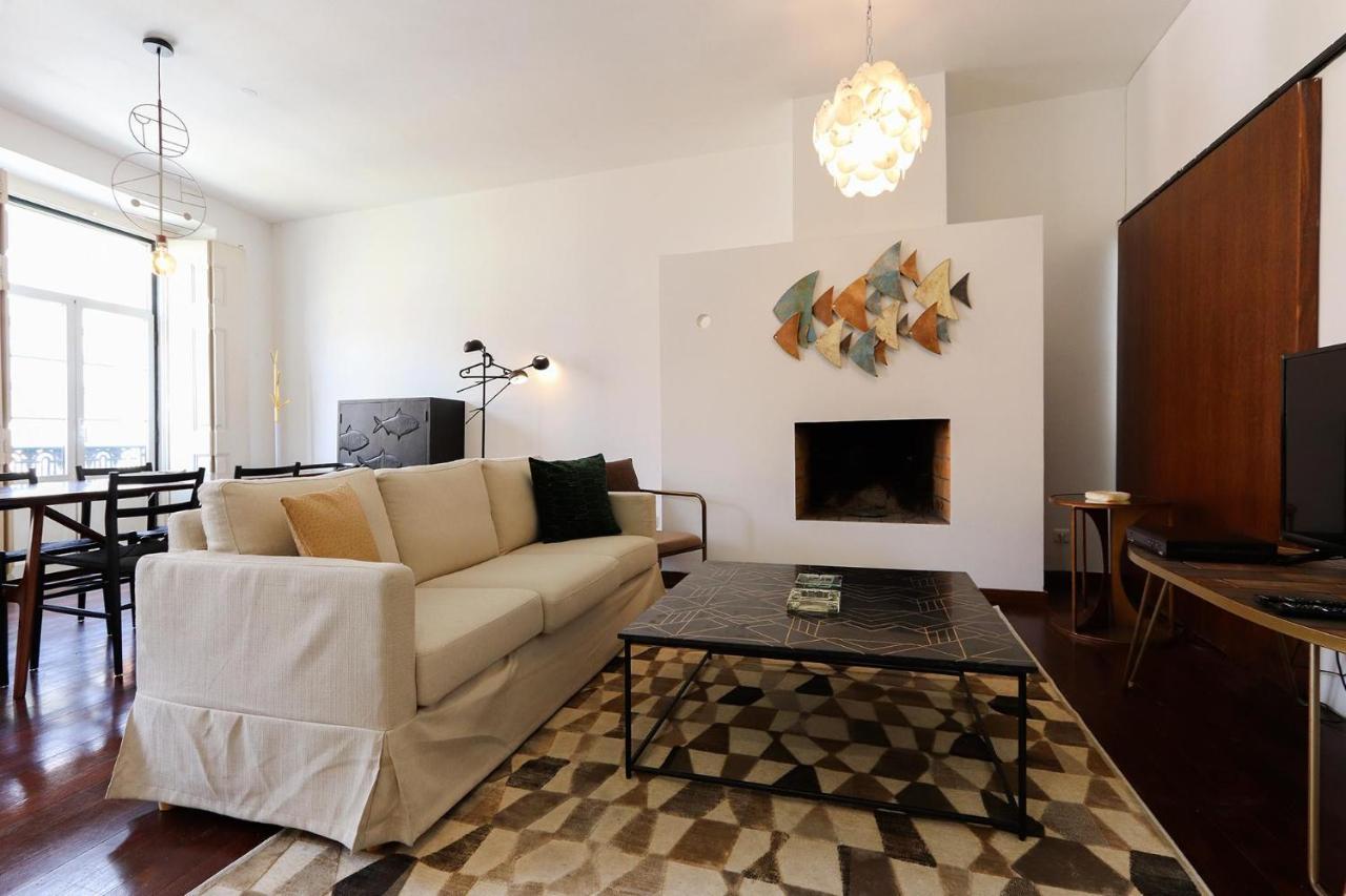 Downtown Delight By Homing *