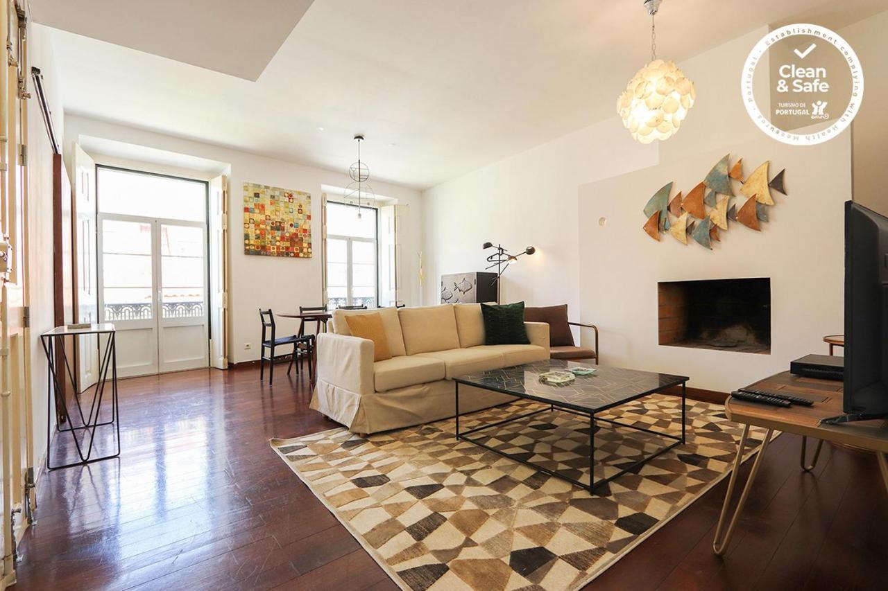 Apartment Downtown Delight By Homing