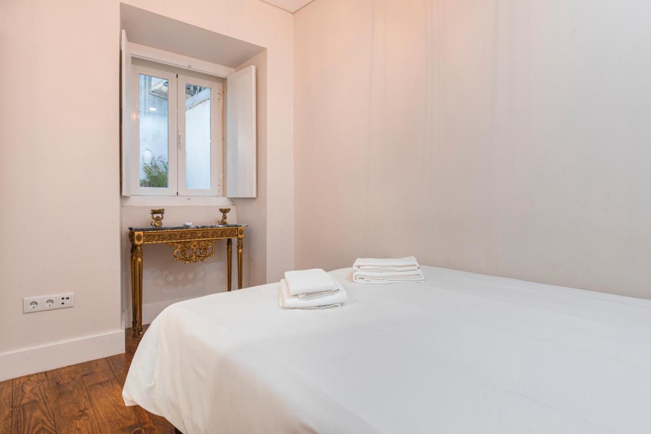 Apartment Cozy & Lovely W/ Patio By Lovelystay Lissabon