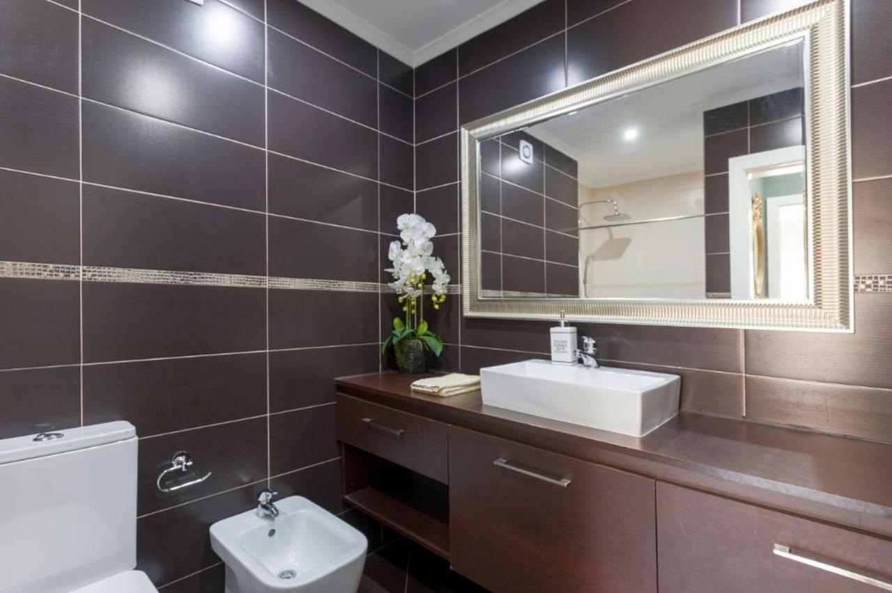 With 2 Bedrooms In Moscavide - Appartement *