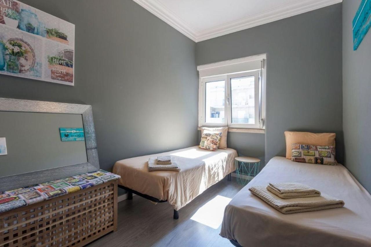 With 2 Bedrooms In Moscavide -