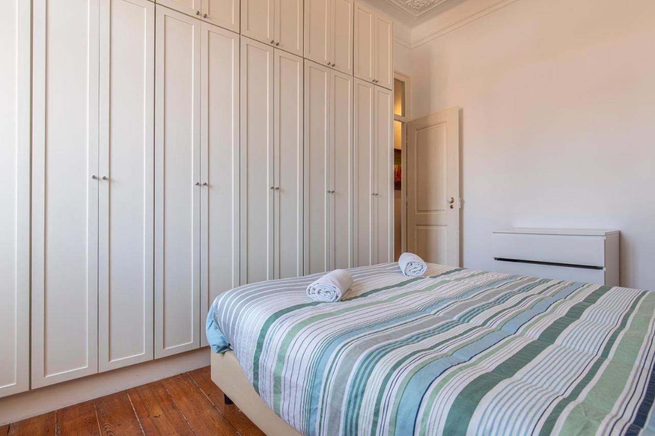 Apartment Typical 2bdr In By Lovelystay