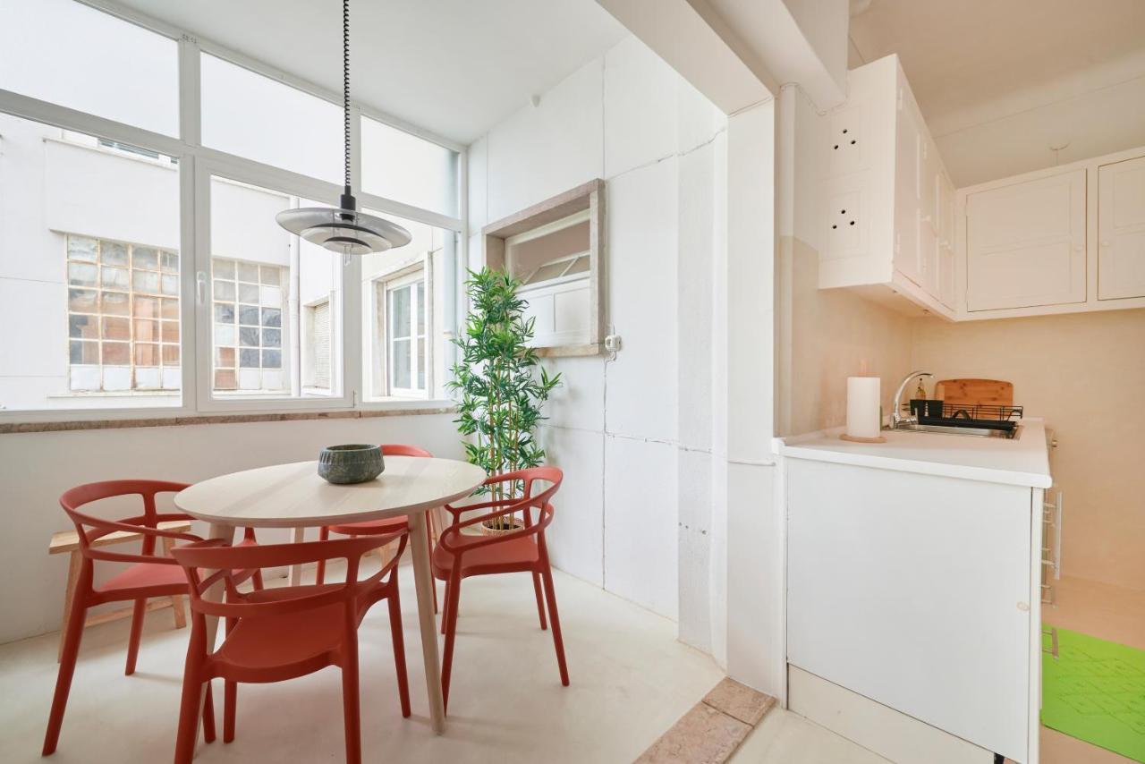Light-filled & Renovated Apartment, By Timecooler * Lisboa