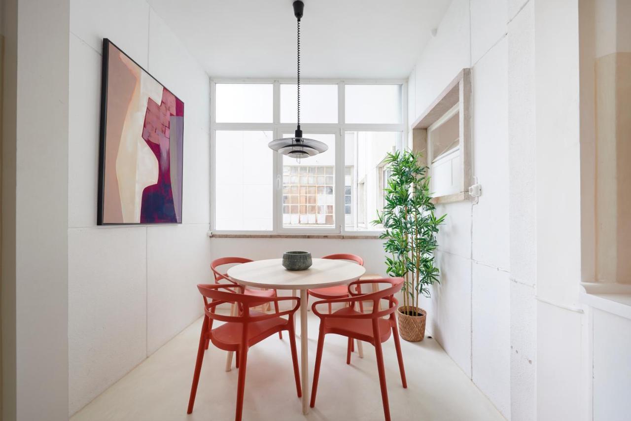 Light-filled & Renovated Apartment, By Timecooler * Lisboa