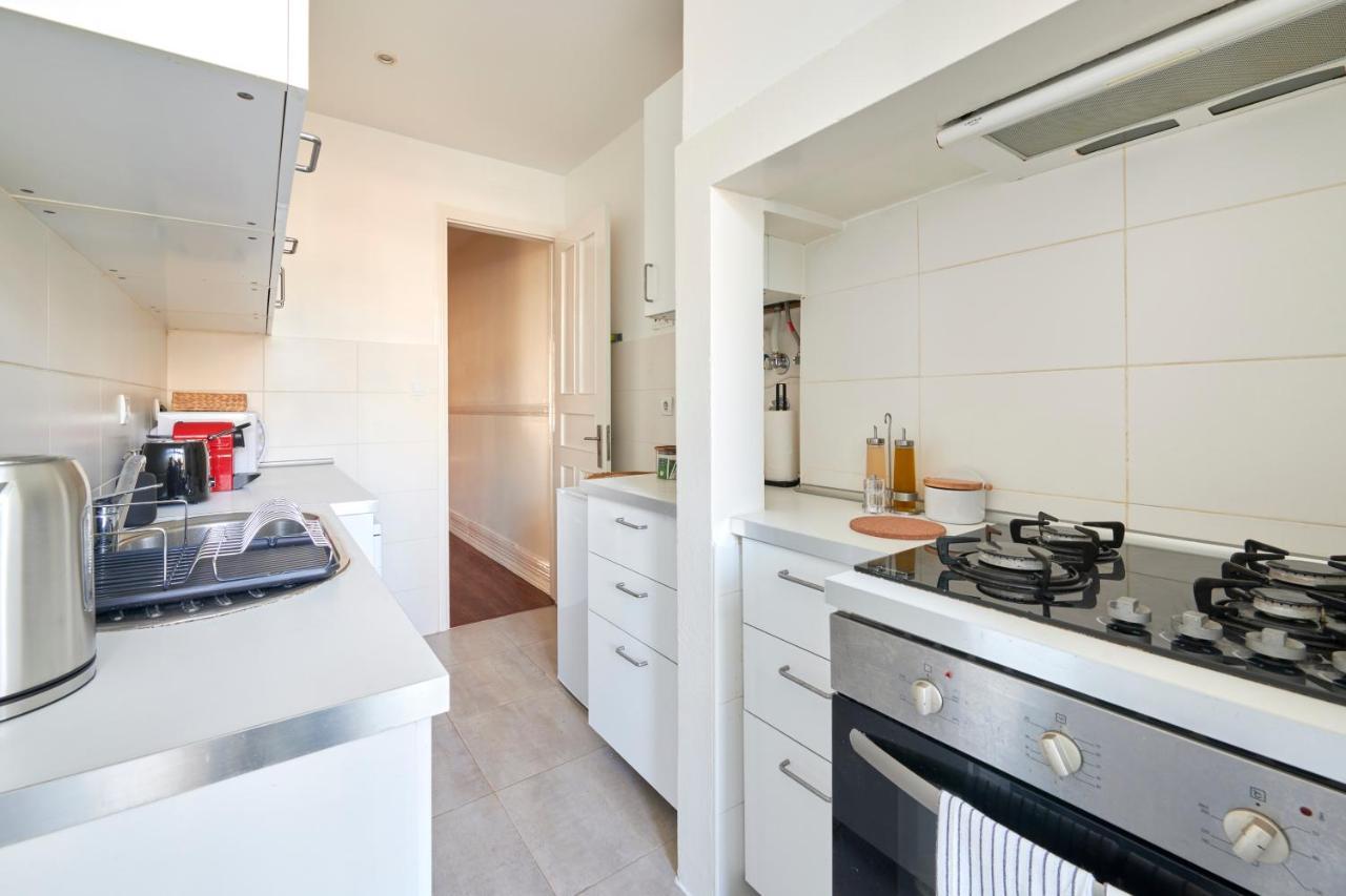 Quiet And 2br Apt, By Timecooler Lissabon
