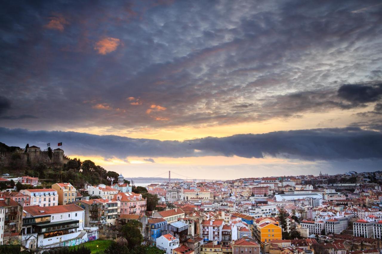Apartment Charming In Private At Graca Lissabon