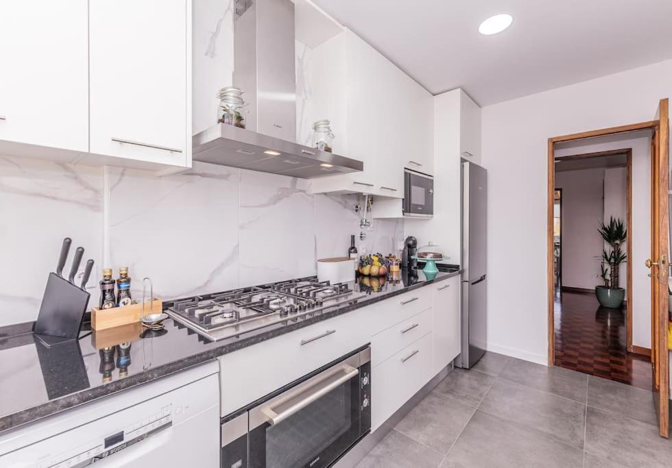 Apartment Cozy 3 Bedroom In Front Of The Subway Lisbon