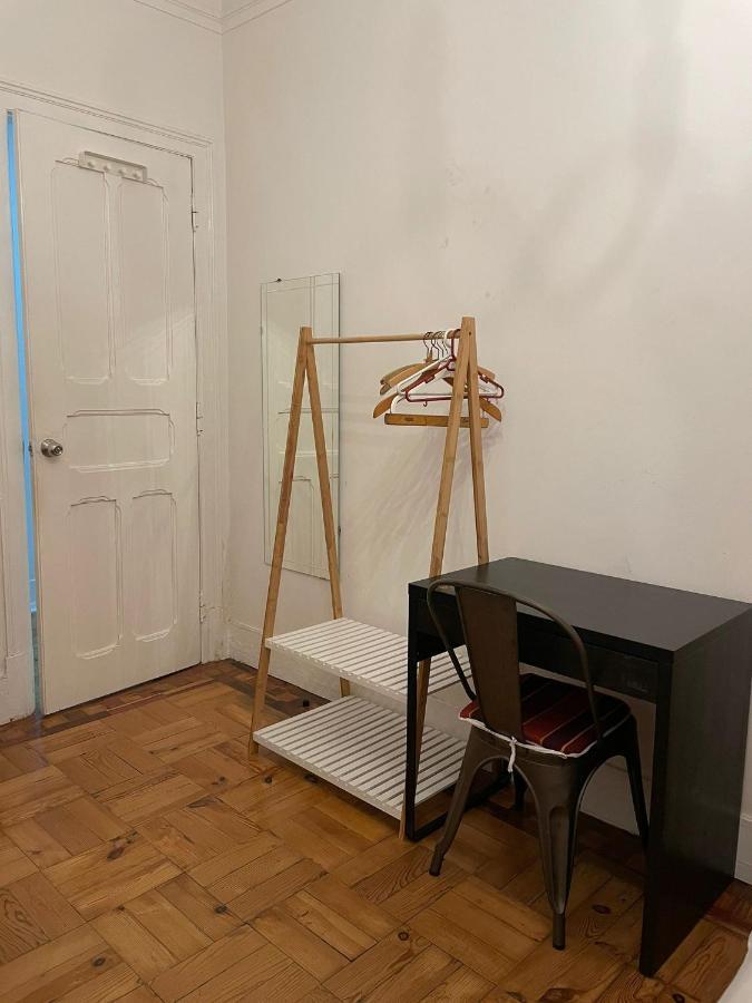 Bordeaux M1 R3 - & Comfortable Double With Private Patio & Shared Bathroom Gasthof