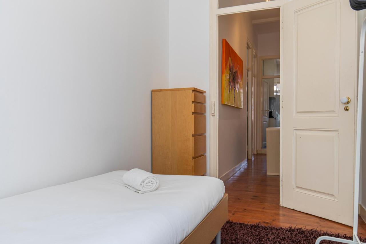 Apartment Typical 2bdr In By Lovelystay