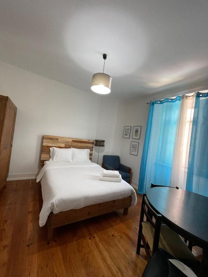 Retro M2 R4 - Lovely Double With Shared Bathroom Gasthof Lissabon