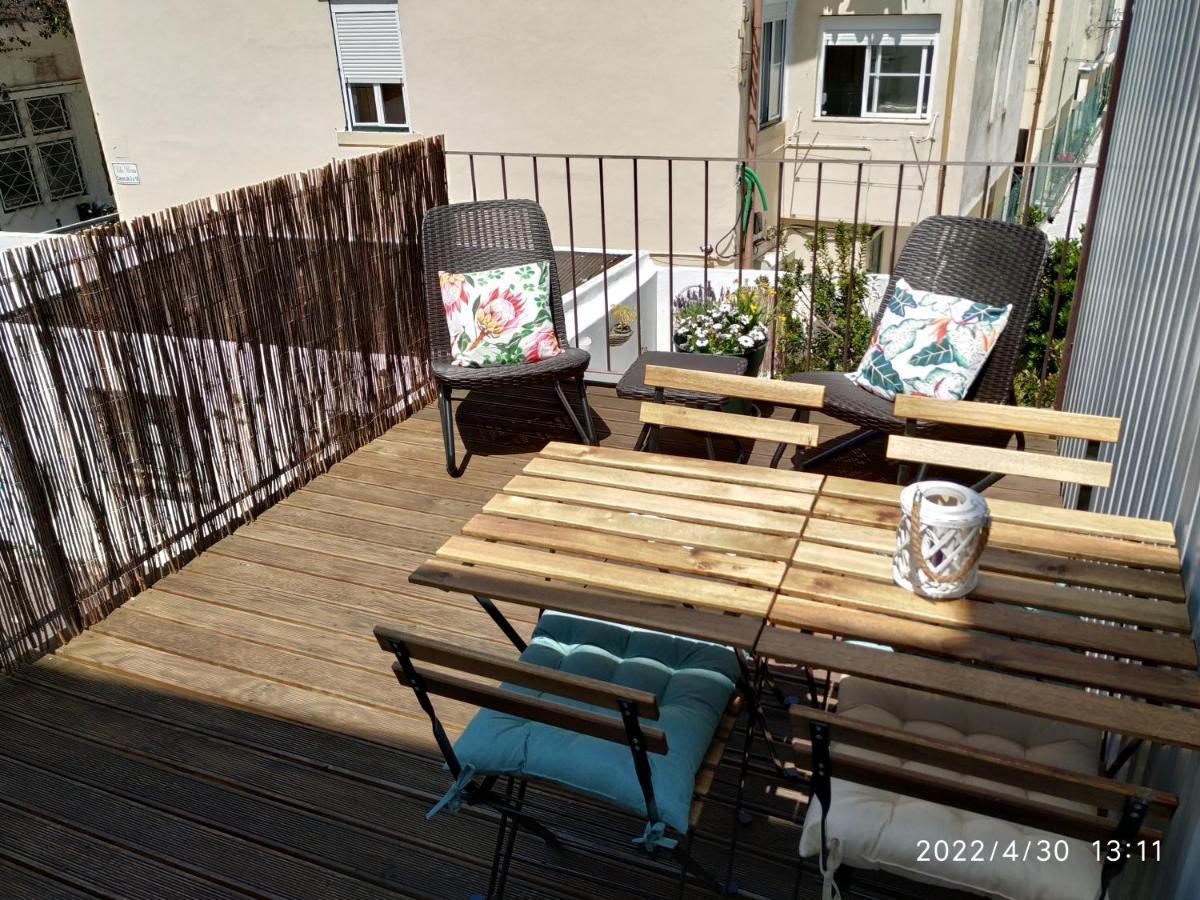 Apartamento Retiro Da Graça: Stylish Sunny Apt With A Balcony Lisboa