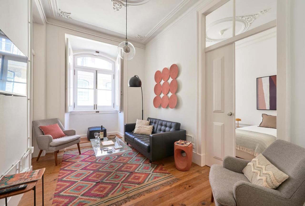 Sunny Pink Street Historical Apt, By Timecooler * Lissabon