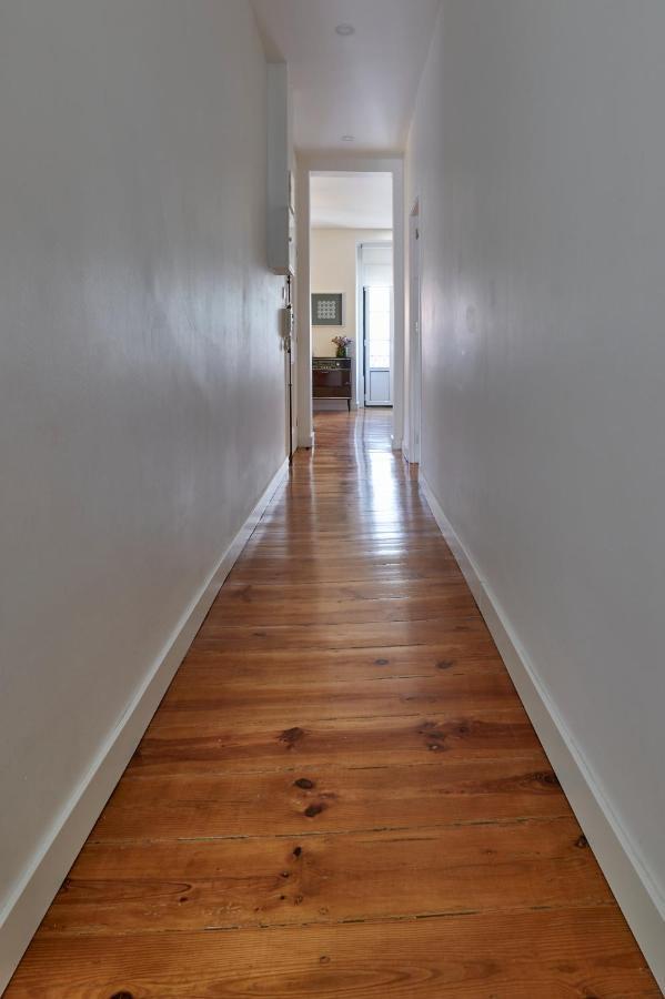 Apartamento Retiro Da Graça: Stylish Sunny Apt With A Balcony Lisboa