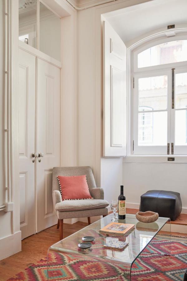 Sunny Pink Street Historical Apt, By Timecooler Lissabon
