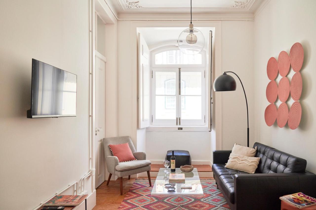 Sunny Pink Street Historical Apt, By Timecooler Lissabon