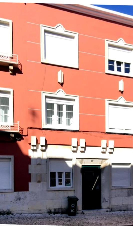 Sunny In A Typical Neighborhood Appartement *