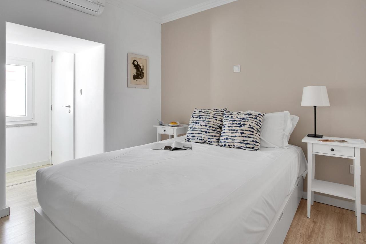 Modern 2 Bedroom In Estrela With Outside Terrace! Amazing For Families, Couples, Friends Apartment Lissabon
