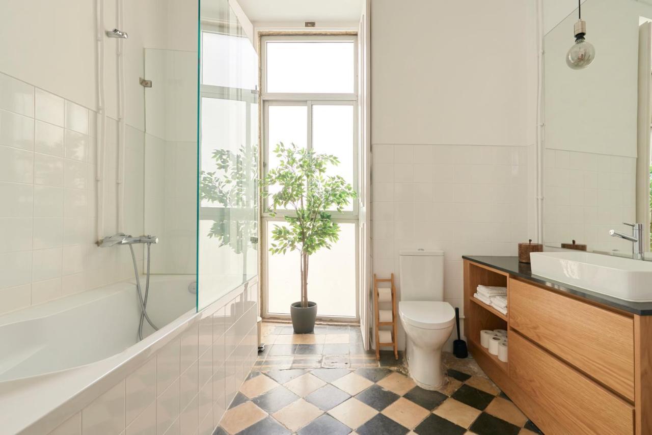 Sunny Pink Street Historical Apt, By Timecooler Appartement
