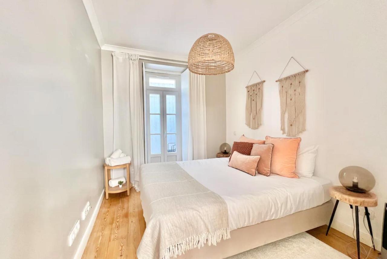 Apartamento Rosário 3 Charming With Patio&a/c - By Homeful *