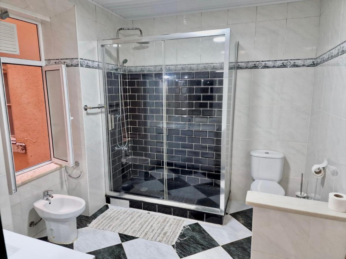 Sublime Black Bedroom Privatunterkunft Lissabon