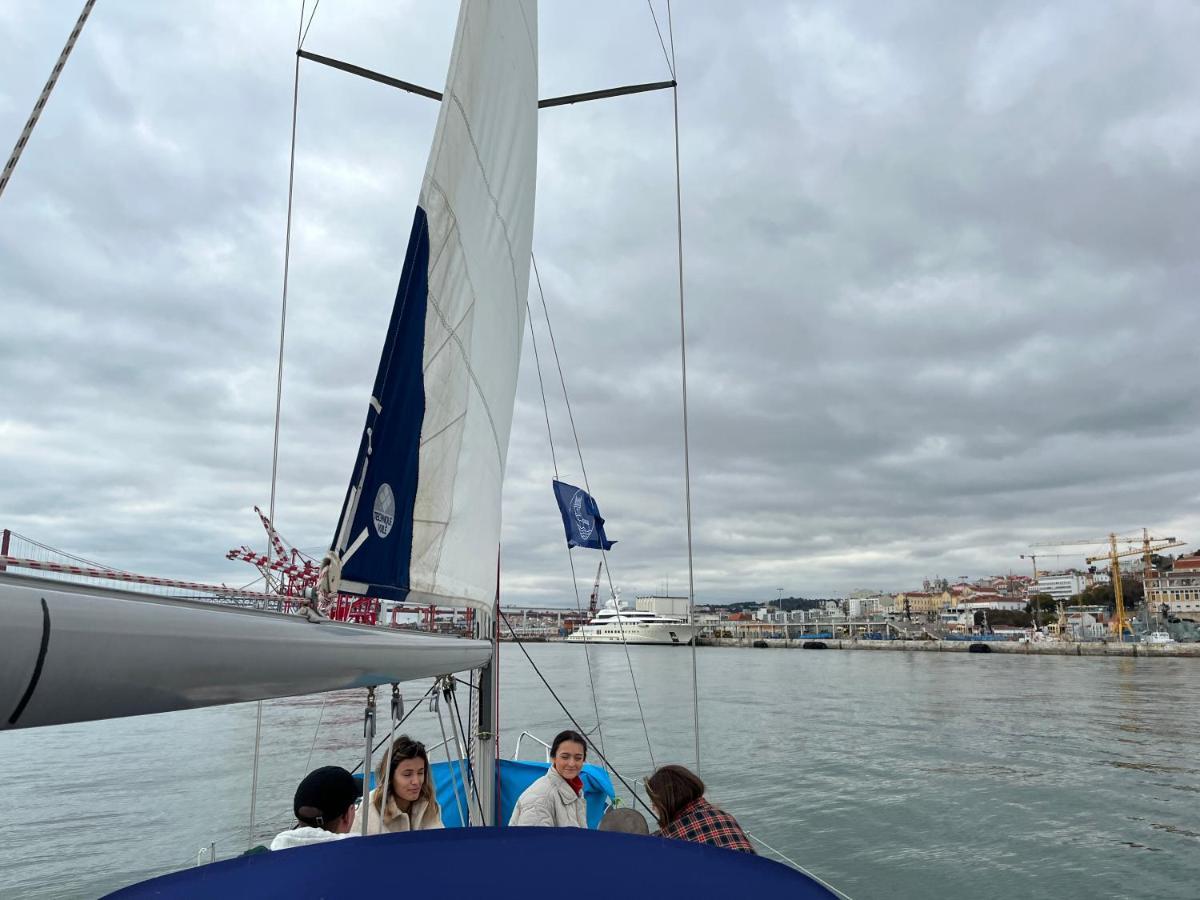 In A Boat - * Lissabon
