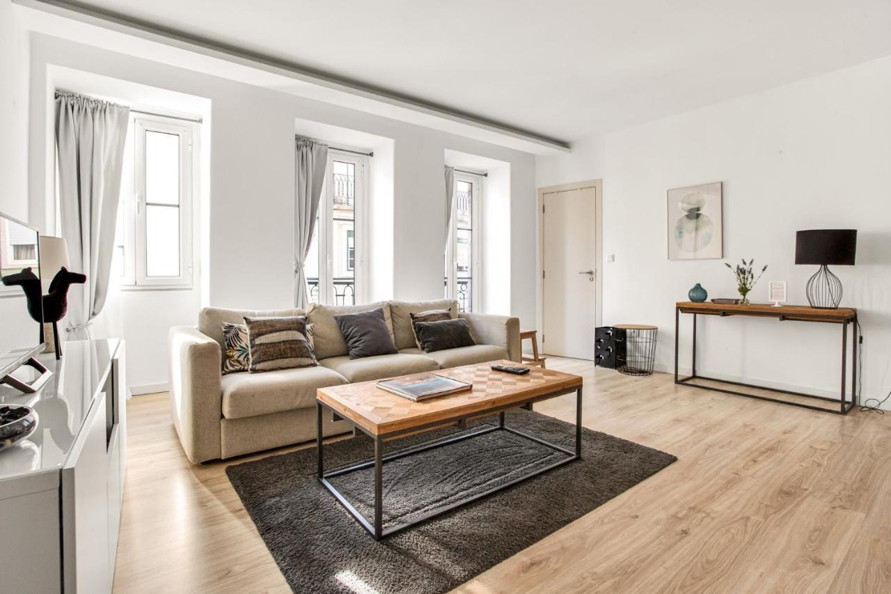 Modern 2 Bedroom In Estrela With Outside Terrace! Amazing For Families, Couples, Friends * Lissabon