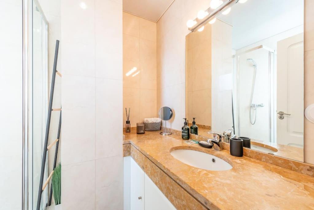 Appartement Sunny Private Rooftop Sauna & Hot Tub By Bentobox