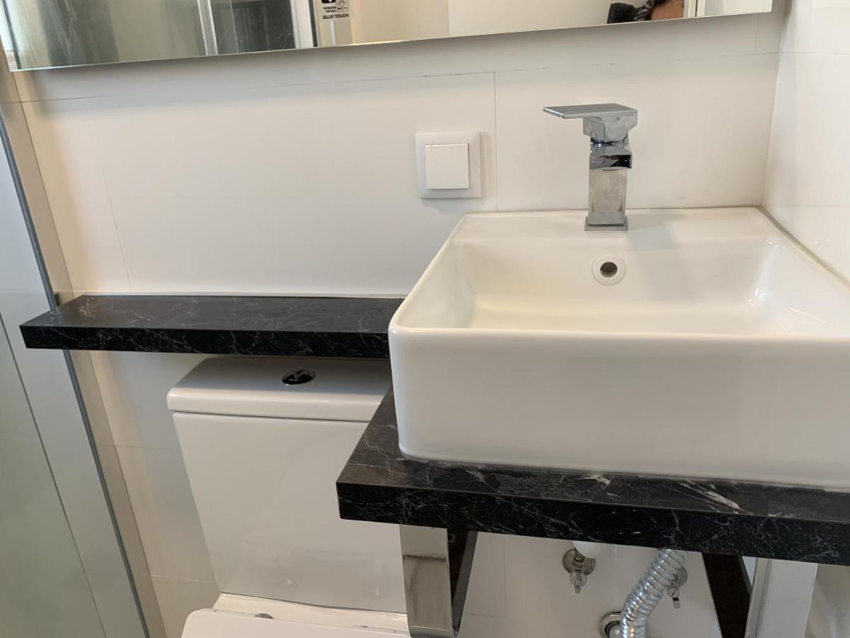 Great New Flat Close To Alameda *