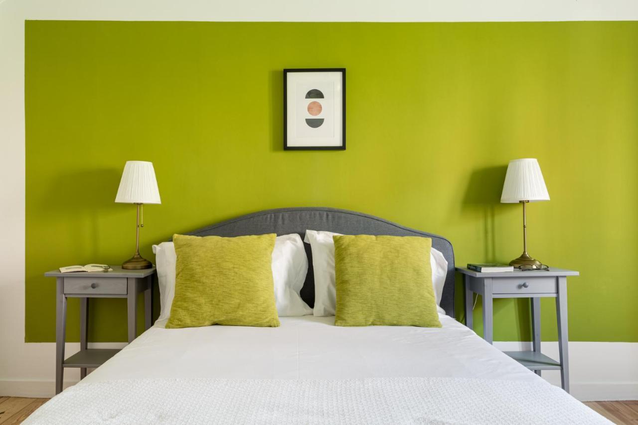 Joivy Stylish 2-bed Apt With Balcony In Lapa, 5mins To National Museum Of Ancient Art Appartement Lisboa