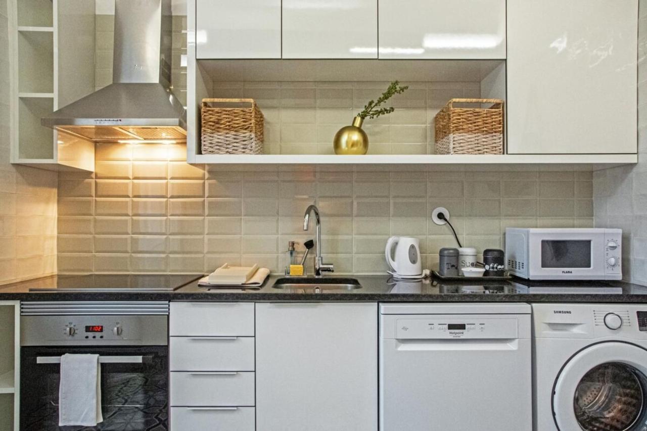 Colourful And Tasteful 2bedroom In Graca Appartement Lissabon