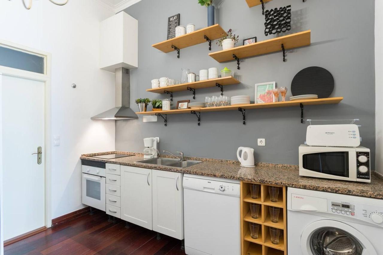 Apartment 3 Bedroom, 2 Bathroom - Palma Lisbon