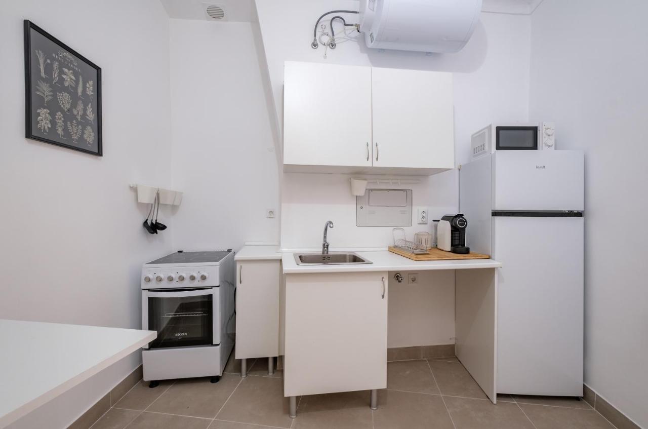 New! Unique 1 Bedroom Apartment- Santa Catarina 42 Apartment Lisbon