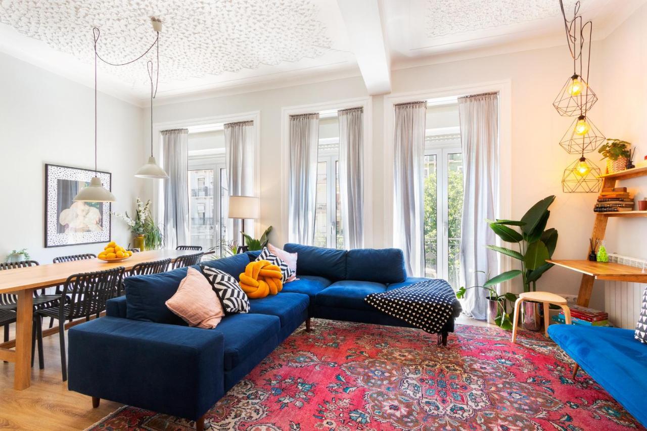 Bright Center, 10m From Subway, 6 Rooms, Up To 20 Ppl * Lissabon