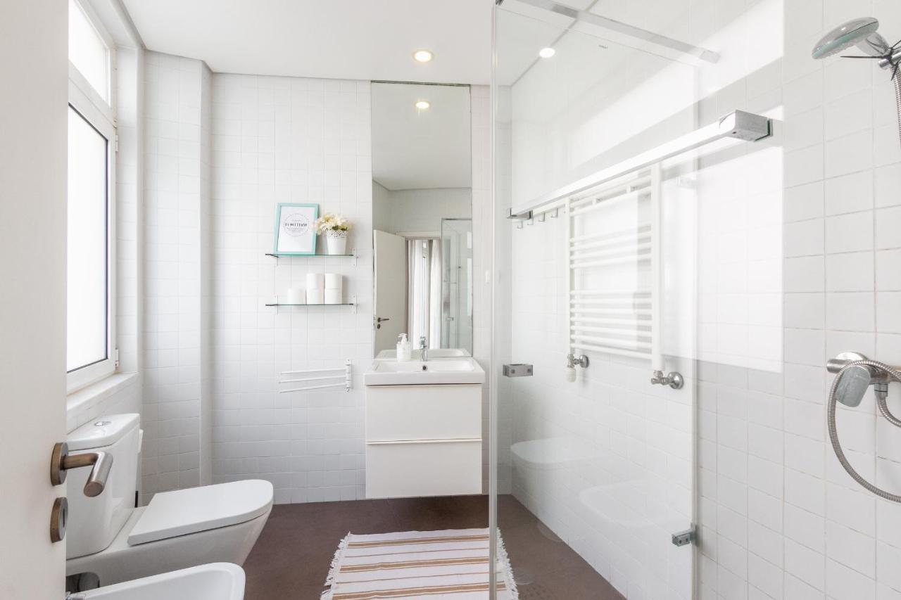 Ferienhaus Bright Center, 10m From Subway, 6 Rooms, Up To 20 Ppl Lissabon