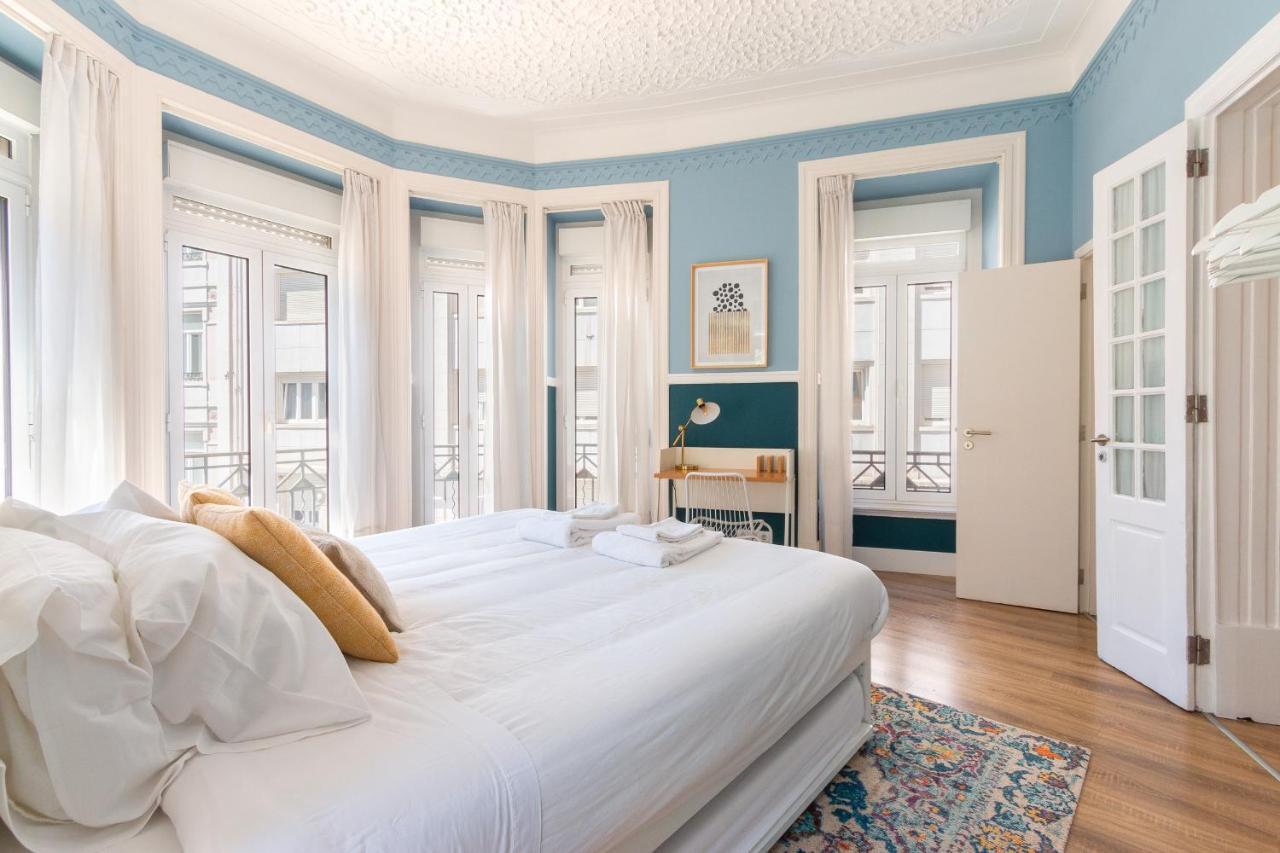 Bright Center, 10m From Subway, 6 Rooms, Up To 20 Ppl Lissabon