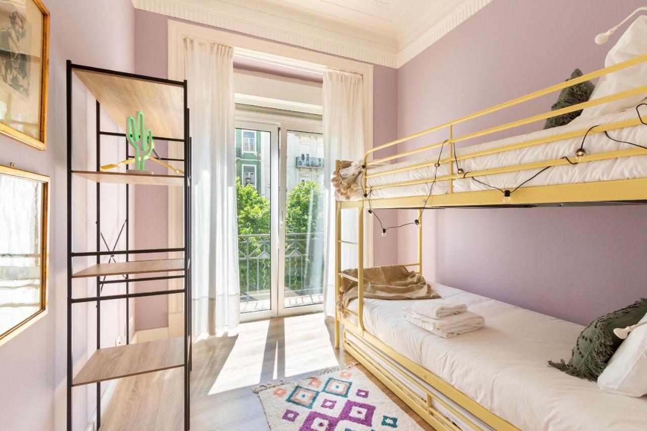 Bright Center, 10m From Subway, 6 Rooms, Up To 20 Ppl Ferienhaus