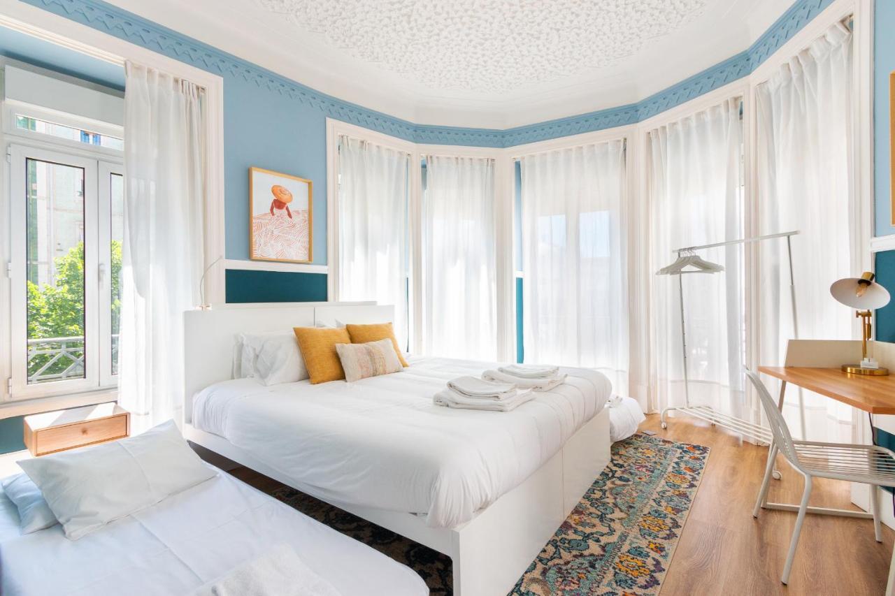 Bright Center, 10m From Subway, 6 Rooms, Up To 20 Ppl Ferienhaus Lissabon