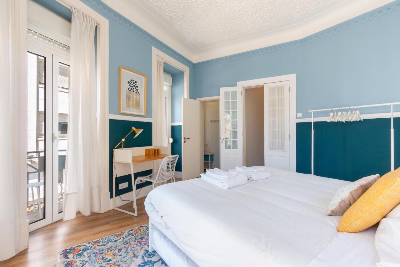 Bright Center, 10m From Subway, 6 Rooms, Up To 20 Ppl Ferienhaus