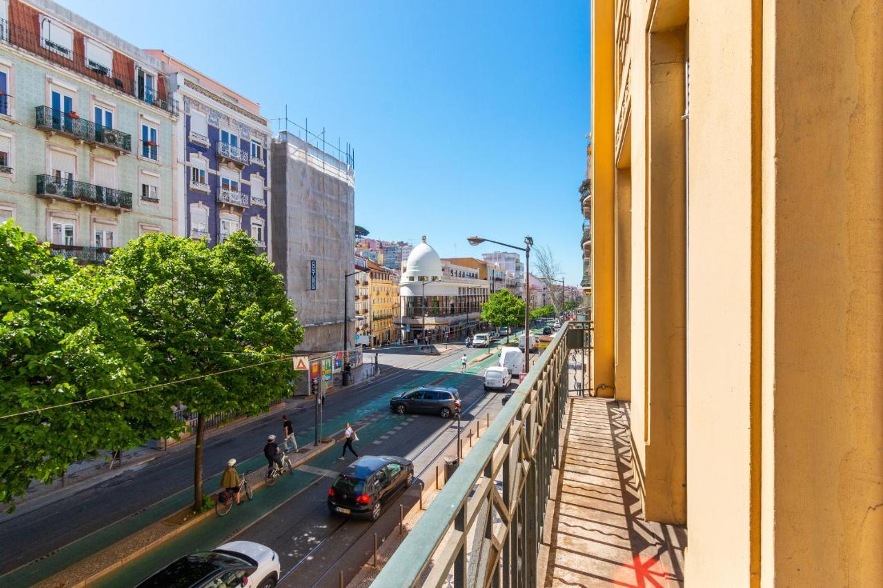 Bright Center, 10m From Subway, 6 Rooms, Up To 20 Ppl Ferienhaus